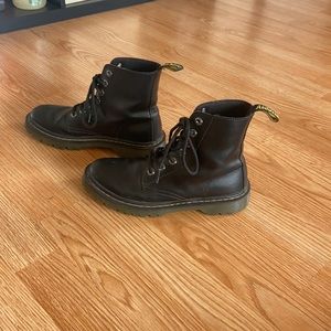 Black Dr. Marten’s 1460